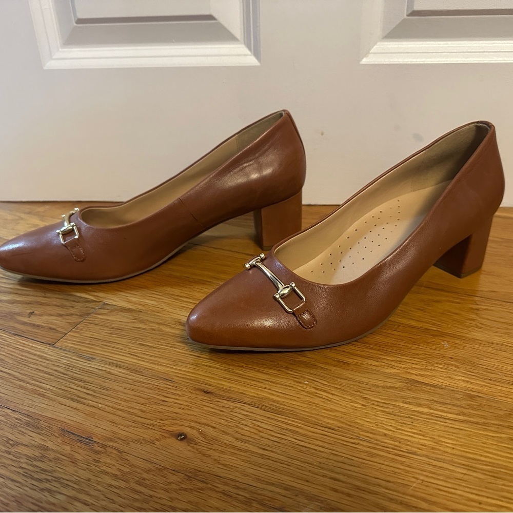 Trotters Kenzie Pump Tan With Gold Hardware 10.5 NWOT